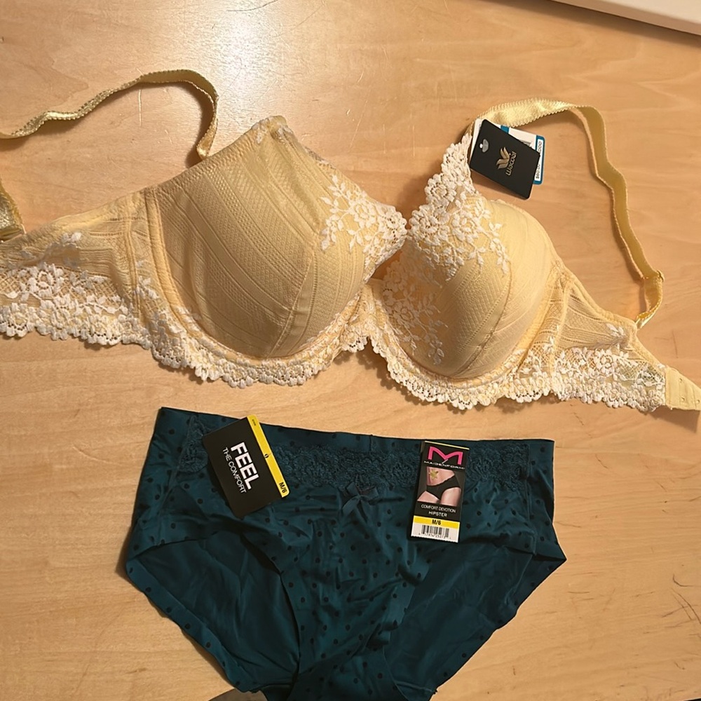 Bra an panties 34/DDD and medium panties